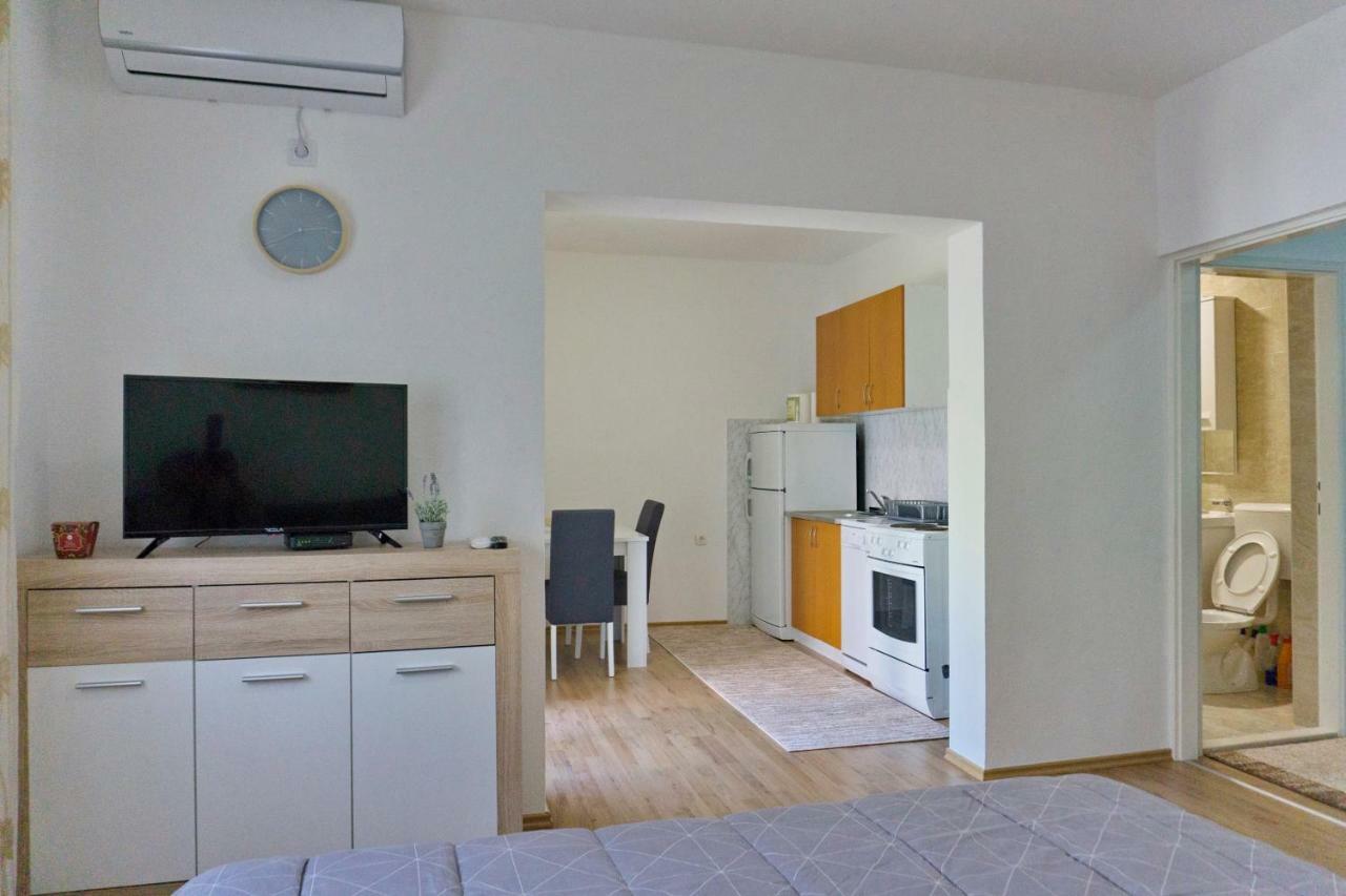 Apartmani Ambasador 特雷比涅 外观 照片